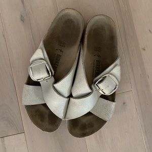 Birkenstocks size 40 (9-9.5) in silver metallic Siena sandal